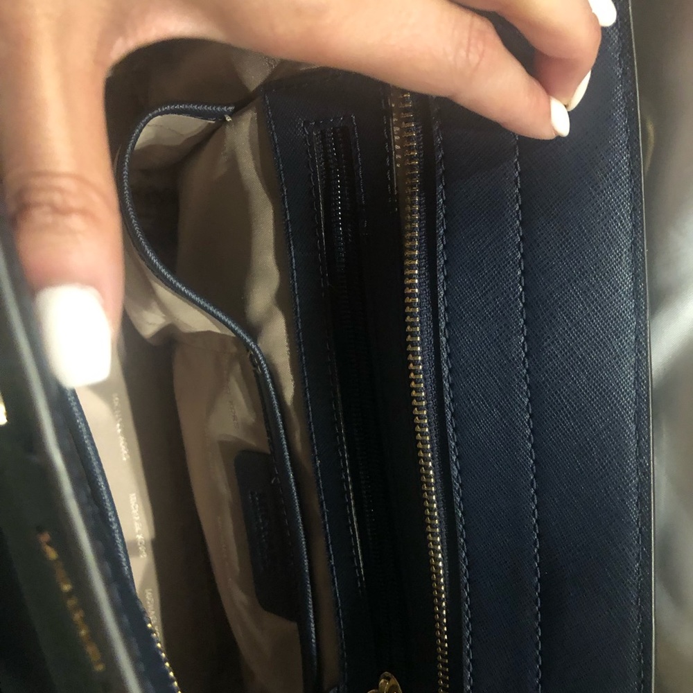 Michael Kors Quinn handbag in navy blue - Picture 6 of 6